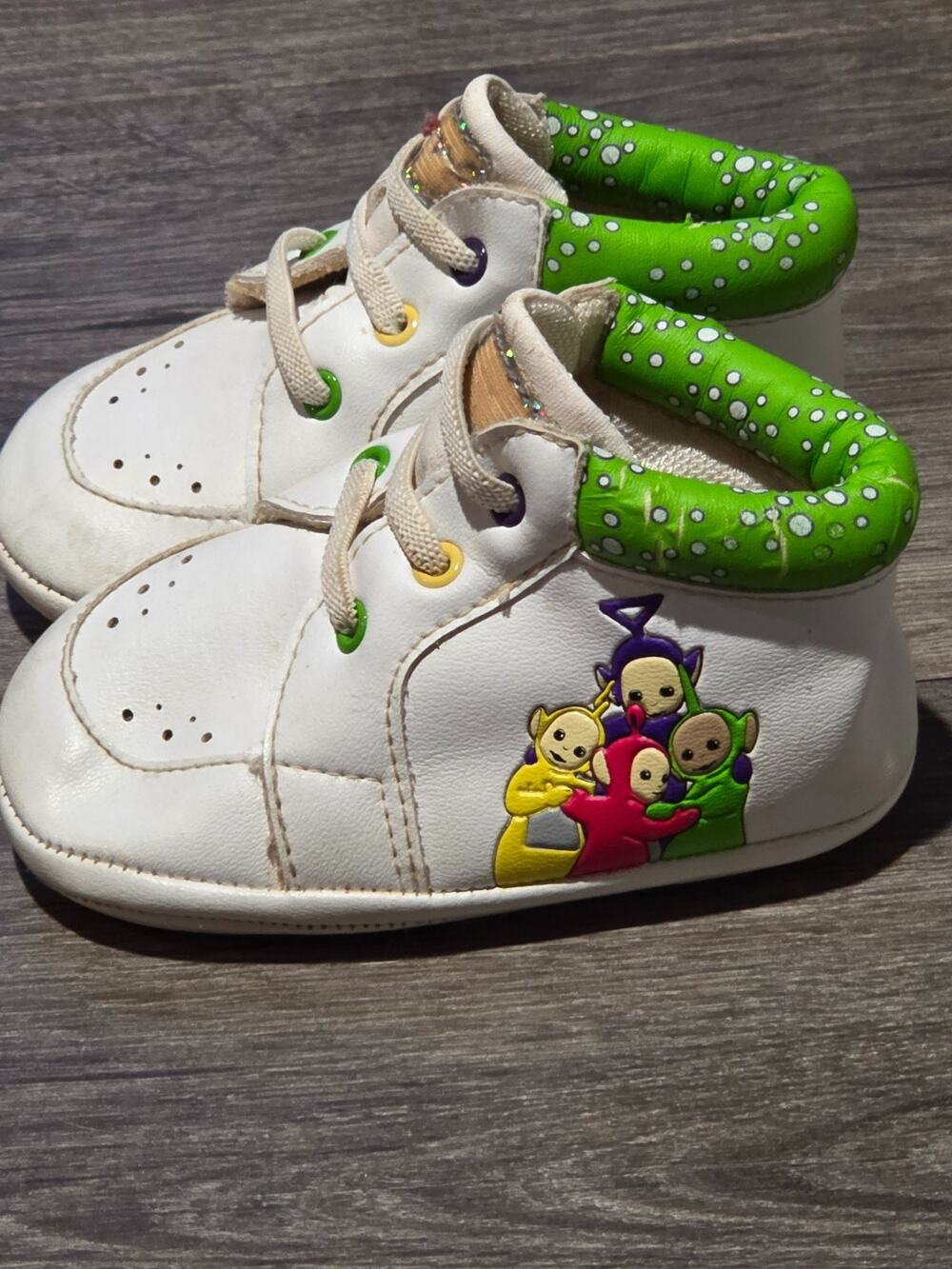 VTG 1999 Y2K Teletubbies White Infant Shoes Sz 4 Tinkie-Winkie Dipsy Lala Po